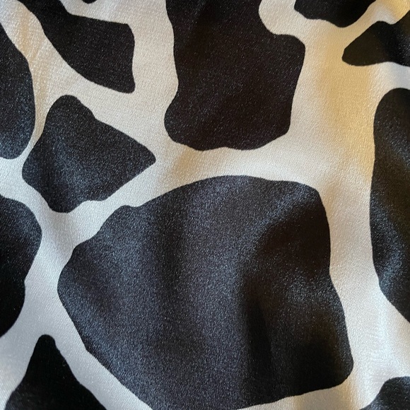 Sleeveless black and white top in XL - Picture 4 of 5